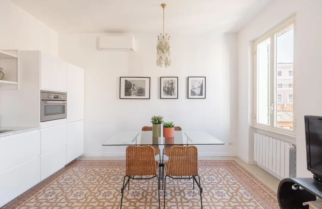 Iflat Lovely Apartment With View On Pope Window-1