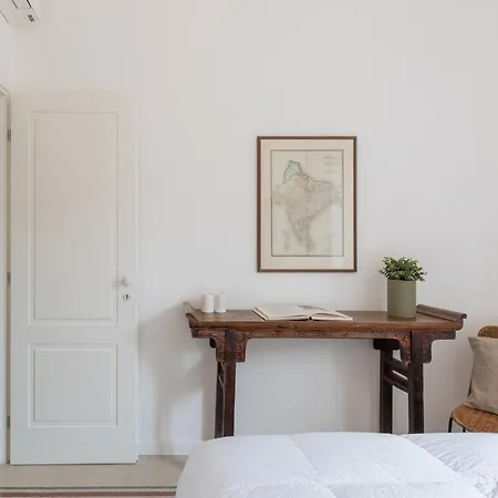 Iflat Lovely Apartment With View On Pope Window-3
